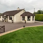Steeple View Donegal - Newly Renovated In 2023 Couette-café Ballybofey